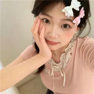 小鬼头上的女人